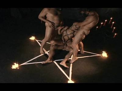 Teuflischer Gangbang im Pentagram