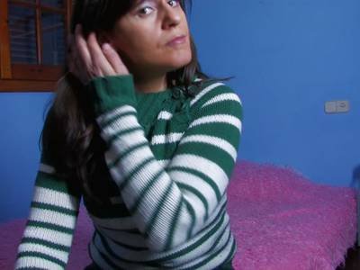 Milf liebkost ihre feuchte Lustgrotte vor der Webcam