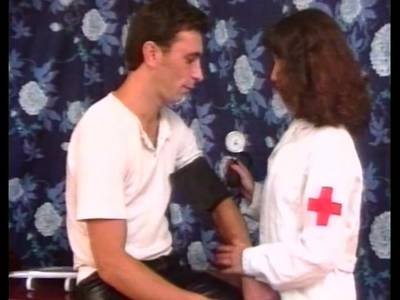 Vintage Bumsvideo mit einer analgeilen Krankenschwester