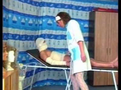 Krankenschwester wird im 80er Pornofilm gebumst