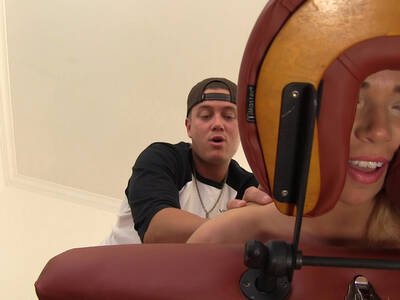 Alina West hat tollen Geschlechtsverkehr mit ihrem Masseur