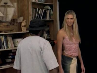 Der große Schoko Prügel nagelt die helle Möse und den Popo zügellos